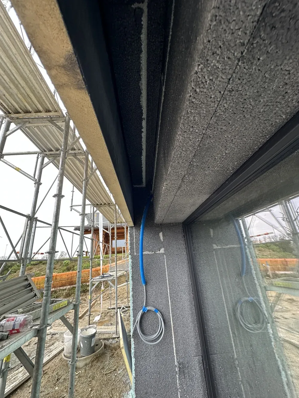 Détail isolation sous linteau et autour d'une ouverture
