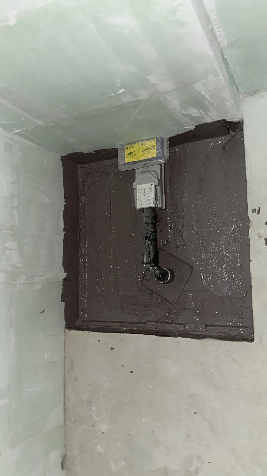 Traitement étanche autour d’un passage technique et d’une canalisation